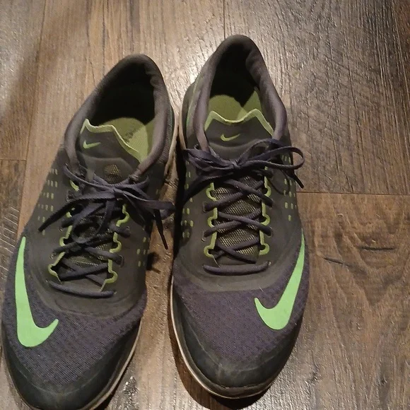 Well Loved Shoe Lot - Picture 5 of 7